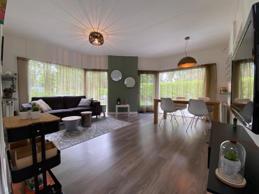 Strandhuisje Ermerzand Buitenkant foto