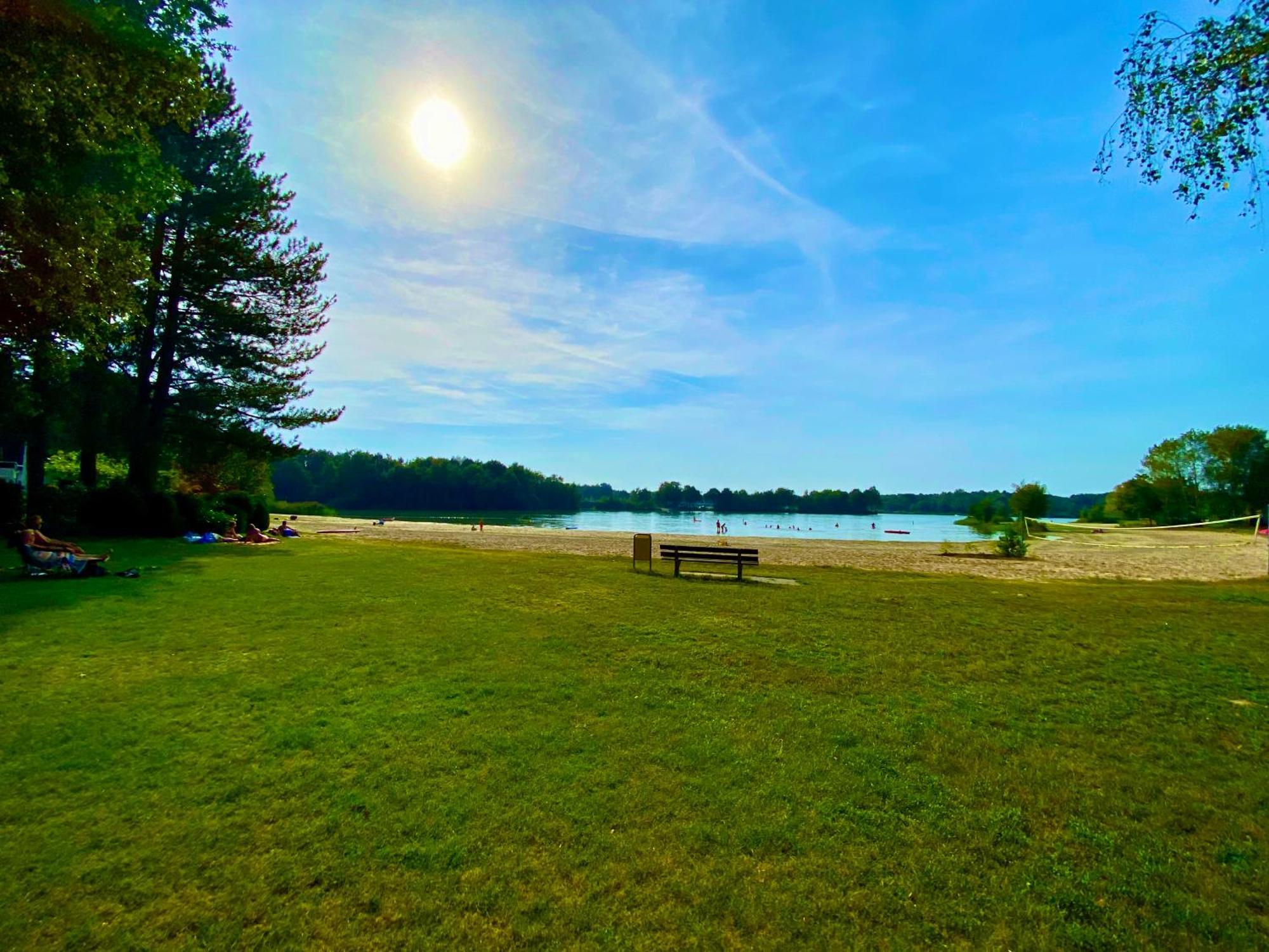 Strandhuisje Ermerzand Buitenkant foto