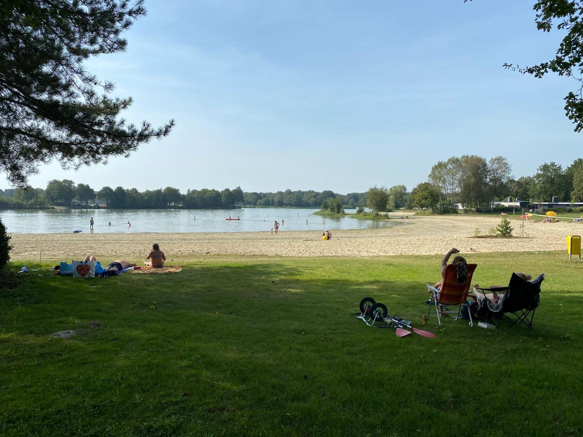 Strandhuisje Ermerzand Buitenkant foto